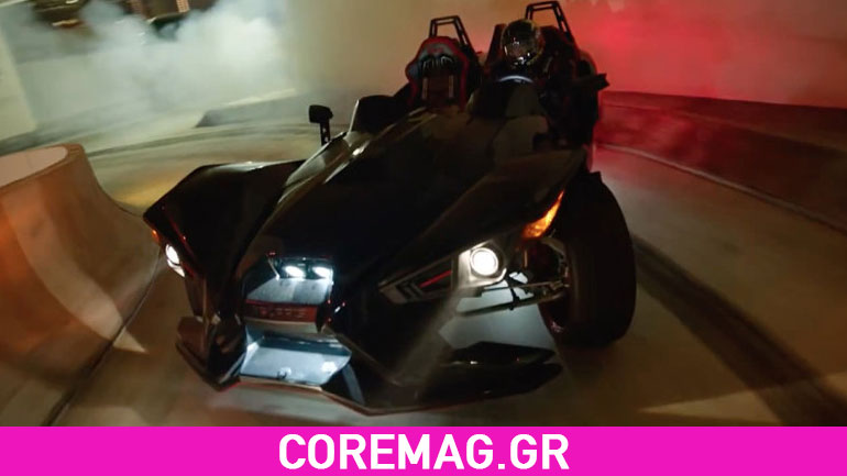 Video: O Tanner Foust ντριφτάρει με ένα Polaris Slingshot Χ